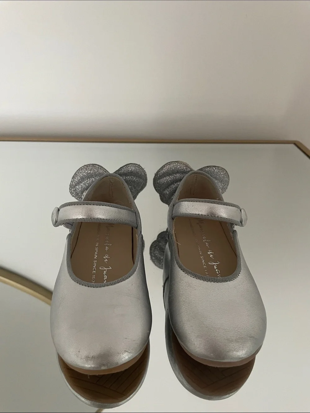 Manuela de Juan Kids Silver Mary Jane Shoes with wing size 21